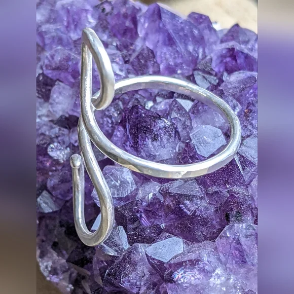 Artisan Sterling Silver Spiral Ring - Picture 4 of 15